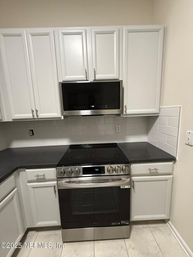Building Photo - 7063 Deer Lodge Cir