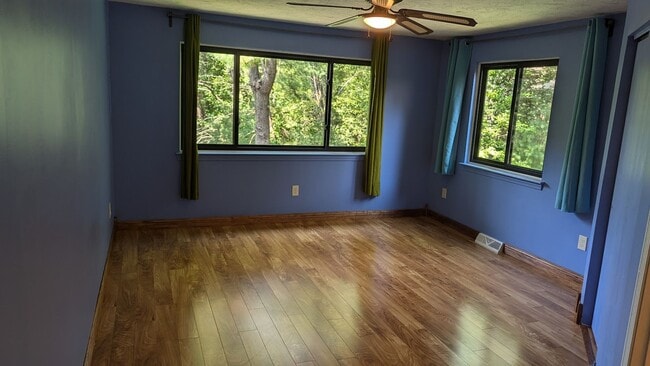 Building Photo - ***Please Respond Directly to the Online L...