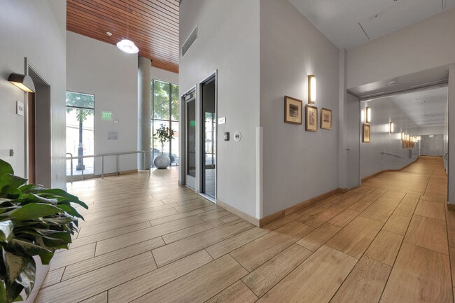 Building Photo - 355 Berry St