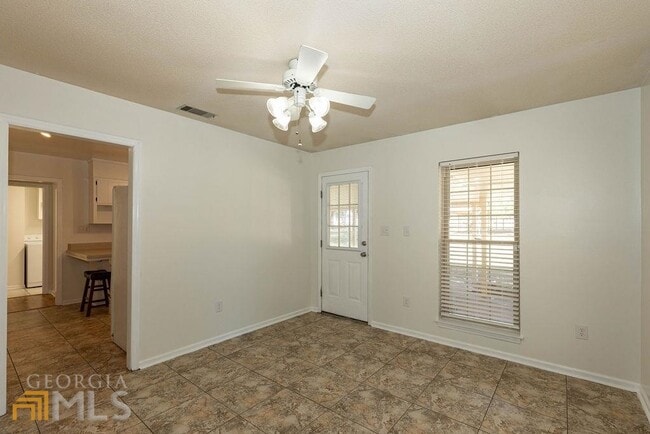 Building Photo - 404 E First St