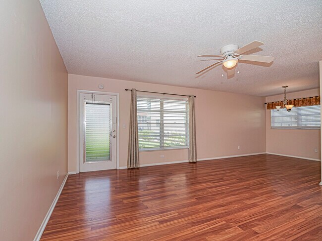 Building Photo - 110 Spring Lake Ct