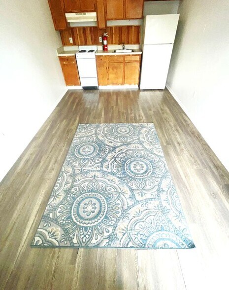 Building Photo - 705 Central Ave