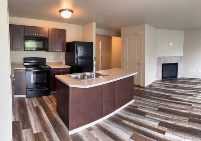 Building Photo - 1613
