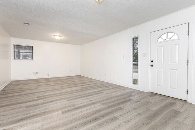 Building Photo - 4703 Bronfair Ave