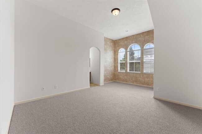 Building Photo - 3 N Beech Springs Cir
