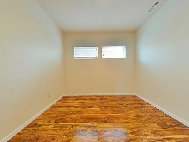 Building Photo - 5 Bedroom House ~ Albany ~ Small Pet Friendly