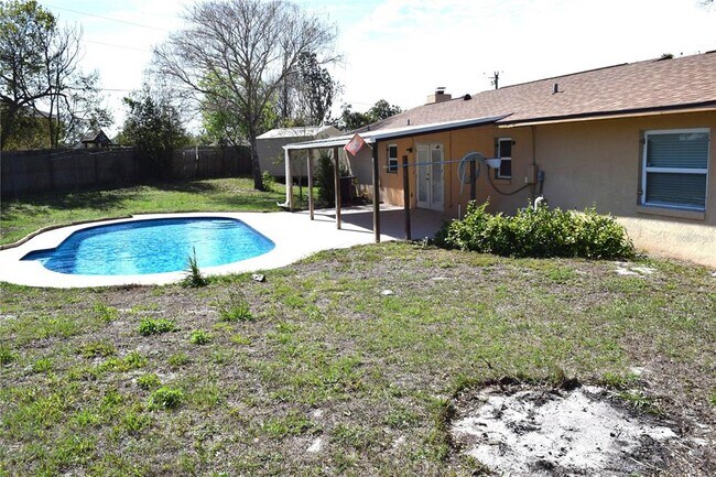 Building Photo - 2753 Foxdale Dr