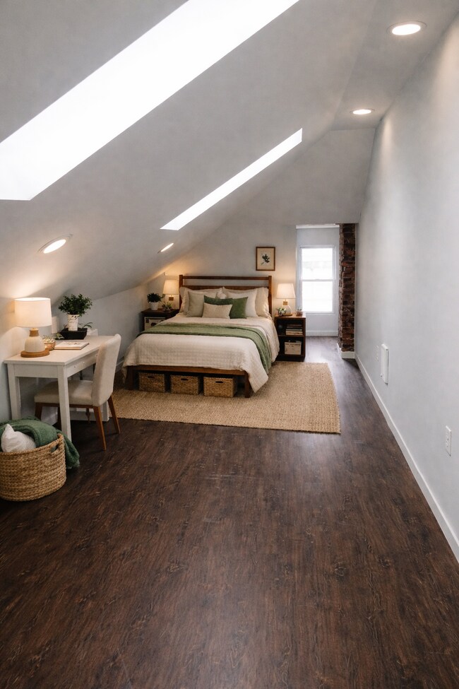 Building Photo - 1515-1517 Summit Street