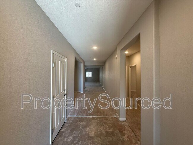 Building Photo - 437 Pendragon St