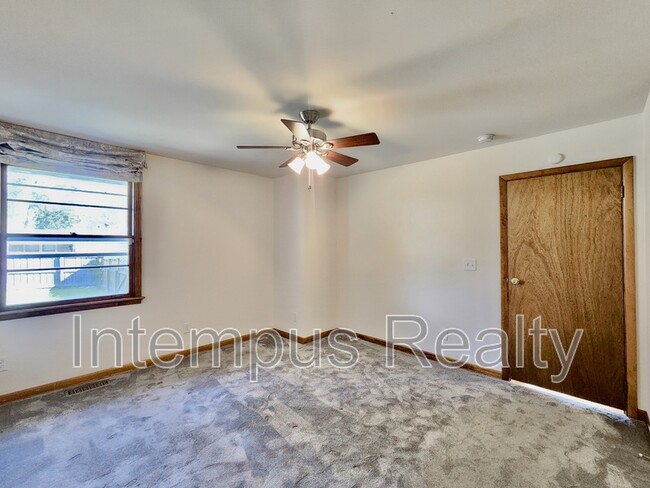 Building Photo - 212 Margo Ln