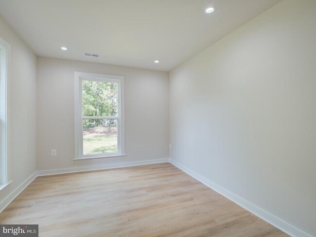 Building Photo - 14750 Jordan Ln