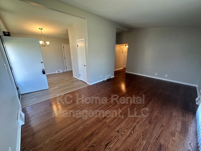 Building Photo - 6006 N Howard Ave