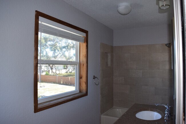 Building Photo - 2718 Viola Ln
