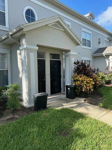 Primary Photo - 5001 Wellington Park Cir