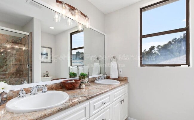 Building Photo - 994 Windflower Way