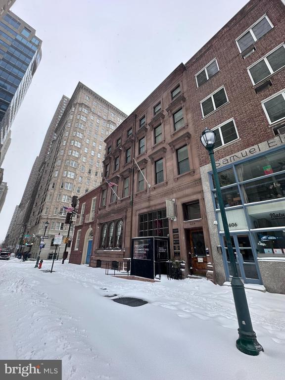 Building Photo - 1602 Locust St