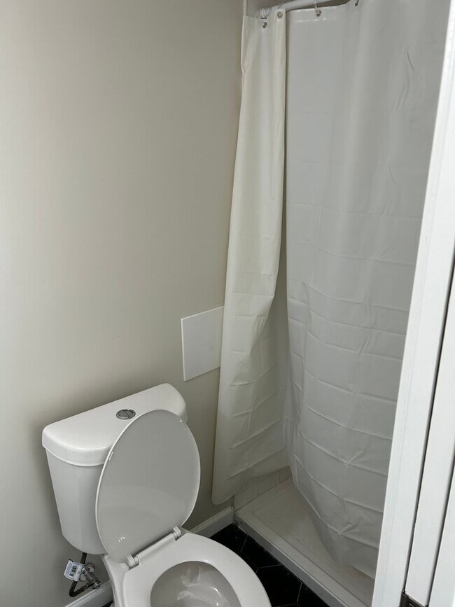 Building Photo - Peaceful 1br/1bath with small yard!