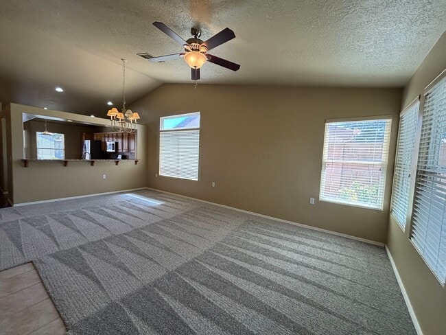 Building Photo - HOME FOR RENT IN SUN RIVER