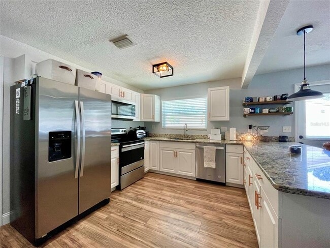 Building Photo - 8310 El Portal Dr