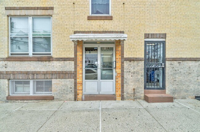 Building Photo - 1058 Avenue C