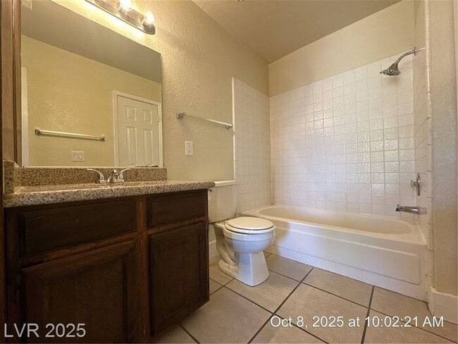 Building Photo - Enjoy comfortable, convenient living in th...