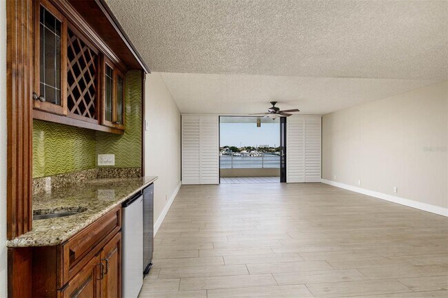 Building Photo - 2775 Kipps Colony Dr S