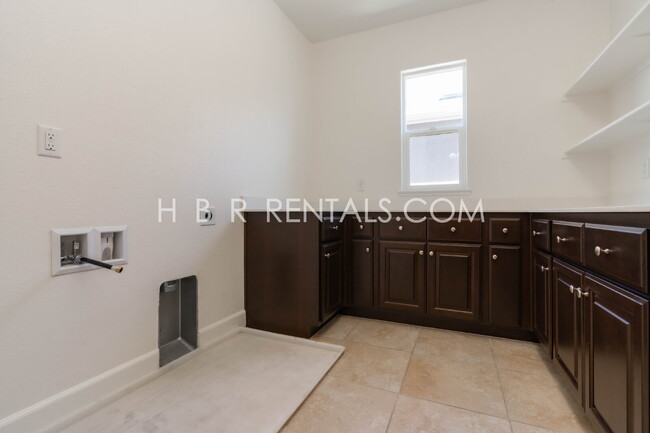 Building Photo - EXCLUSIVE ELLIS HOME For Rent in Tracy - o...