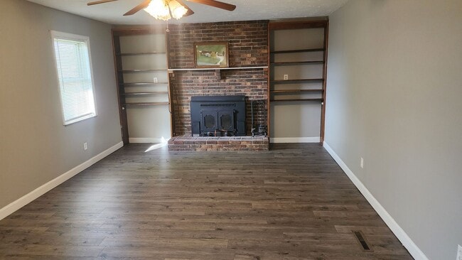 Building Photo - Large Brick Ranch near Cherokee Lake