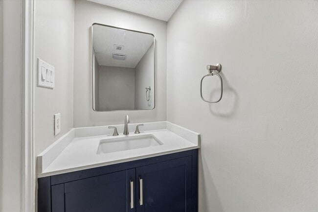 Building Photo - 995 Memorial Village Dr