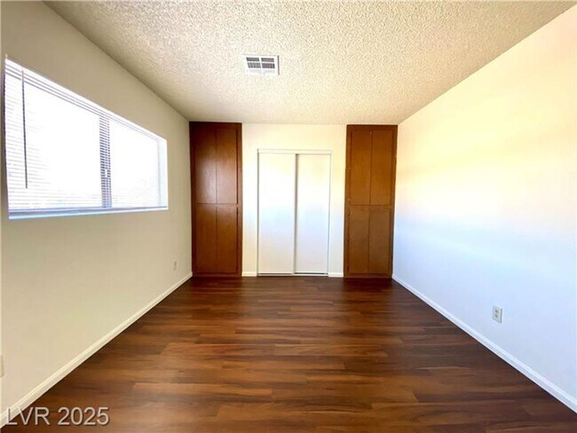 Building Photo - 2 Bed 2 Bth condo unit close to UNLV-***2 WEEKS FREE***