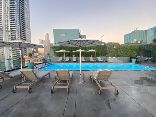 Building Photo - 849 S Broadway