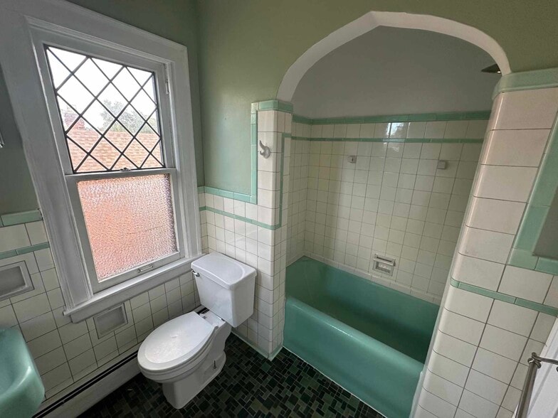 Building Photo - 15466 Artesian St