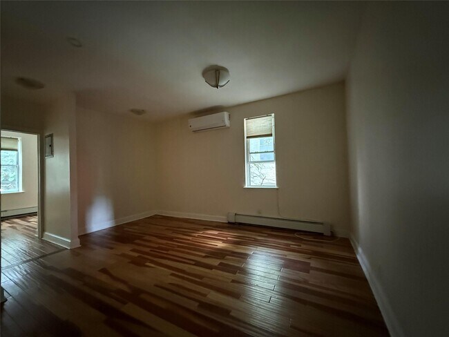 Building Photo - 139 Kingston Ave