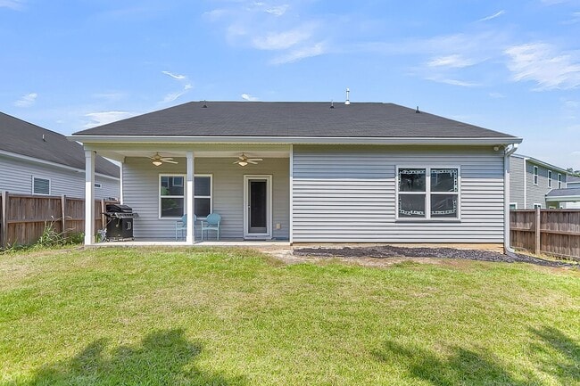 Building Photo - Spacious 4-Bedroom Home with Modern Upgrad...