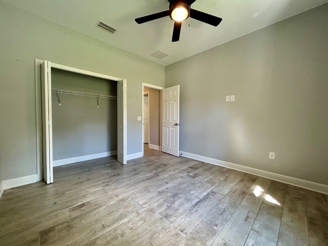 Building Photo - 1027 Campbell Ave