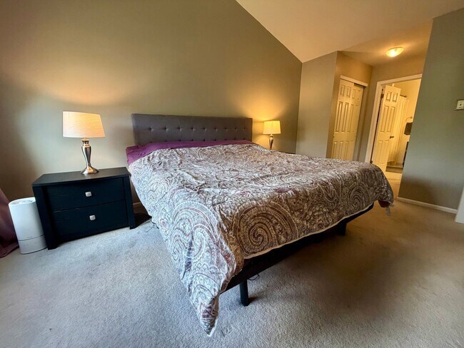 Building Photo - Stunning 3-Bedroom Townhome Nestled in Andorra Woods! Available mid-August!