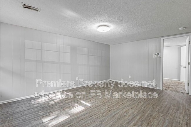 Building Photo - 2527 NW 6th St
