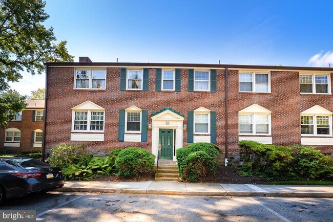 Primary Photo - 500 E Lancaster Ave