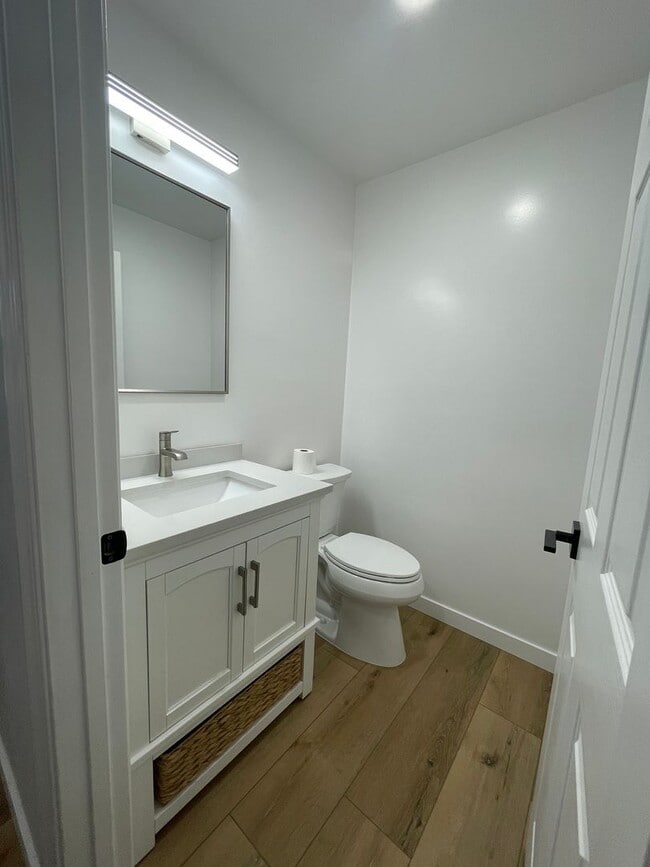 Building Photo - 1-148 1/2 Winema Way