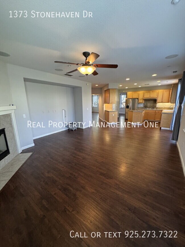 Building Photo - 1373 Stonehaven Dr