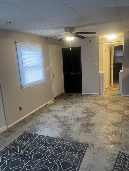 Building Photo - 505 W 53rd Ave