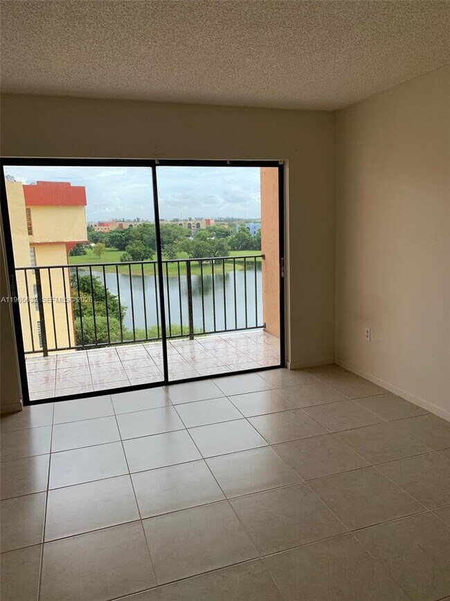 Building Photo - 9688 Fontainebleau Blvd