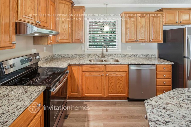 Building Photo - 2642 Hill Ln