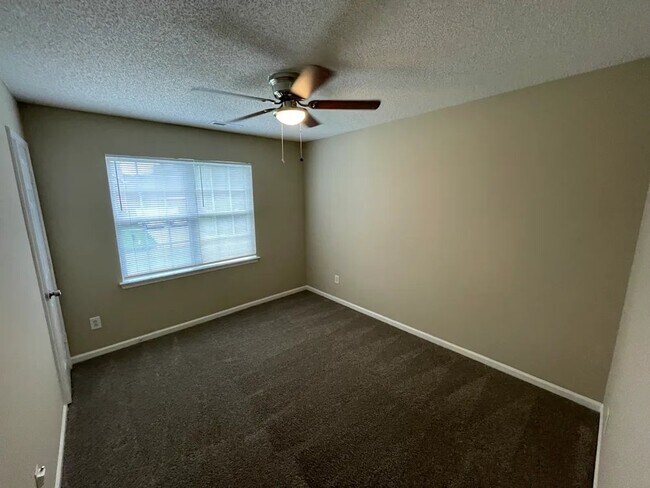 Building Photo - 171 Golding Dr