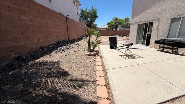 Building Photo - 2424 Predera Ave