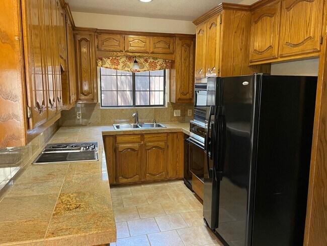 Building Photo - 3016 Jomar Dr