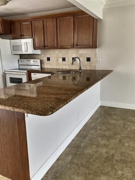 Building Photo - 3080 N Course Dr