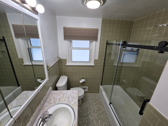 Building Photo - Available Now Great 3 Bedroom Ranch Home Close To Everything!