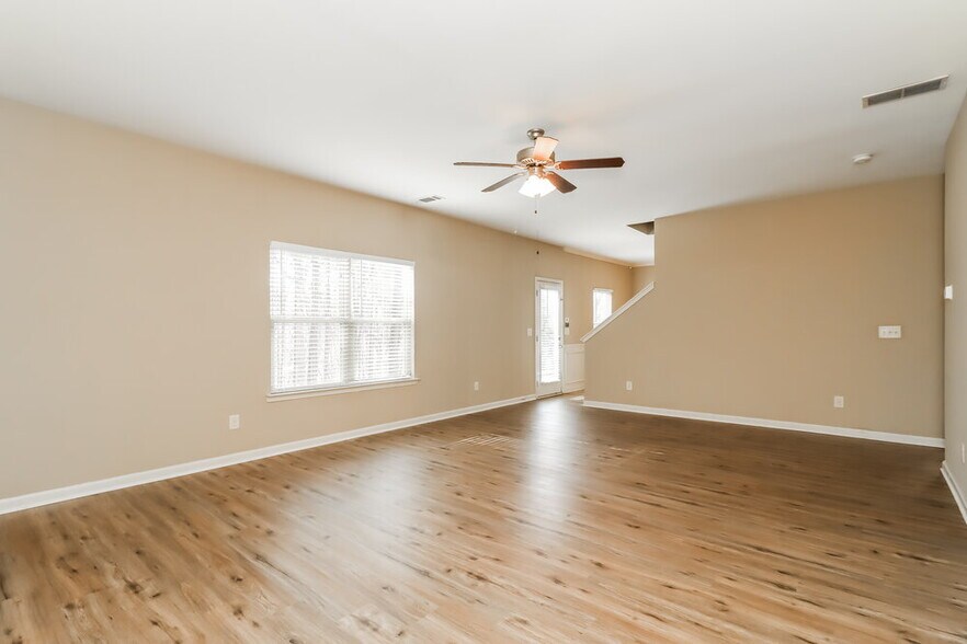 Building Photo - 284 Camellia Way