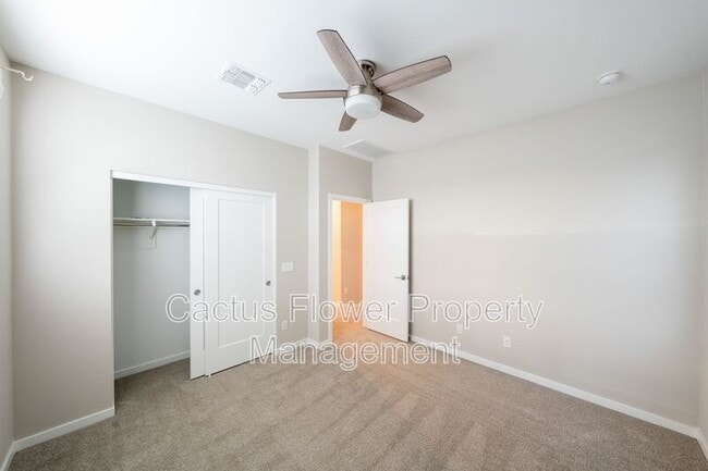 Building Photo - 2851 S Central Dr